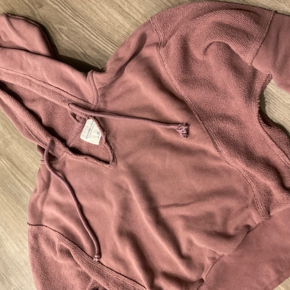 Mauve cropped hoodie with v cut neckline, fleece collection - Picture 2 of 2